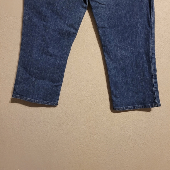 Levi's Bold Curve Cropped Jeans - Picture 9 of 16